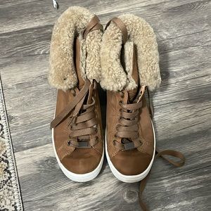 Barely worn Ugg sneakers
